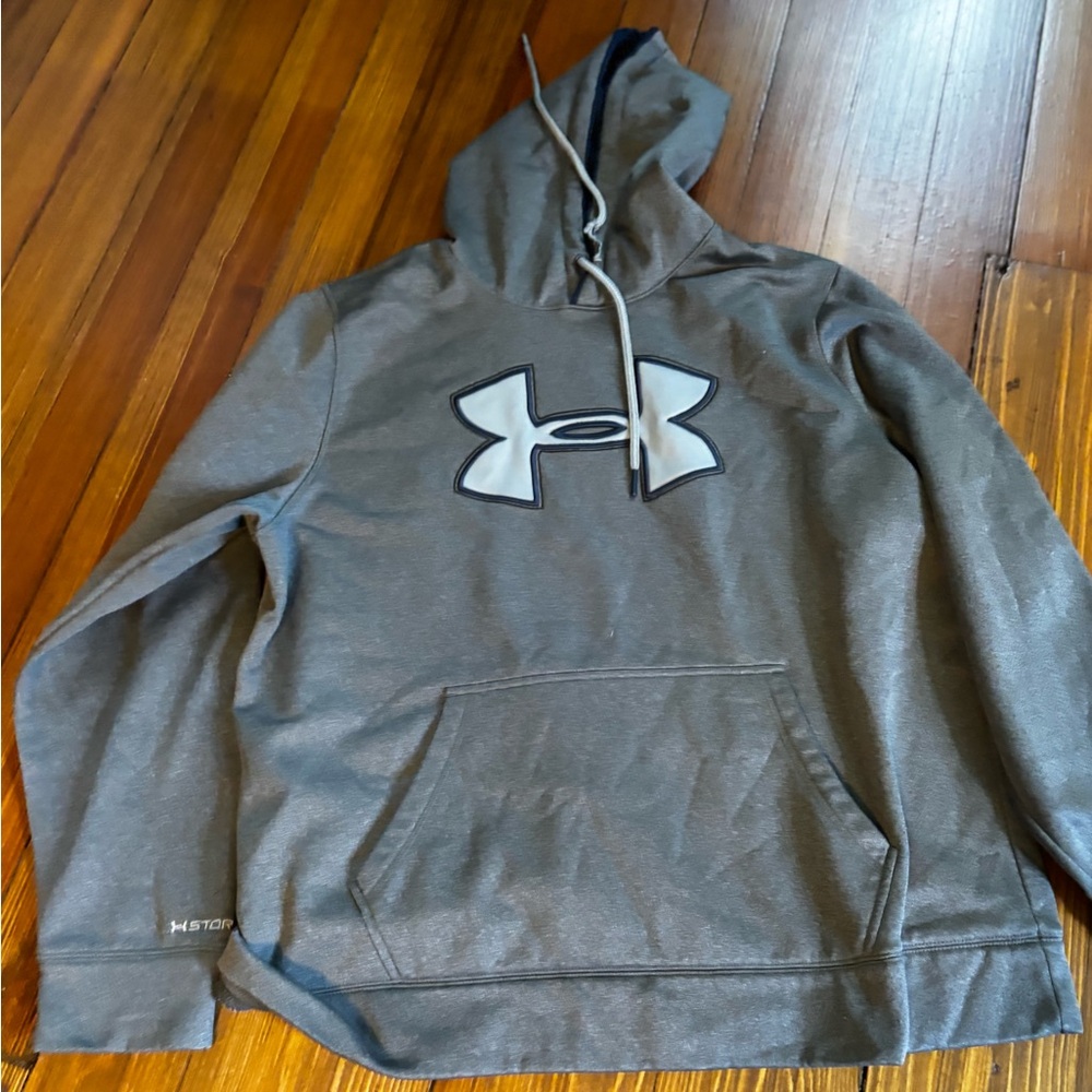 Under Armour Gray Sweater with Classic Athletic Style